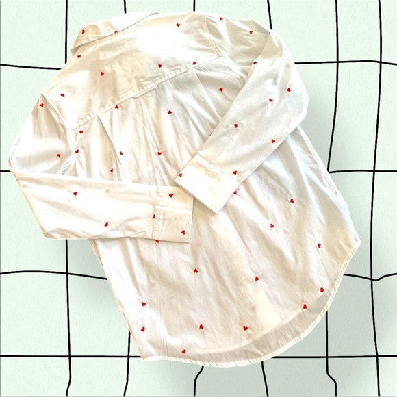 Embroidered ❤️ Button-up - Picture 4 of 5